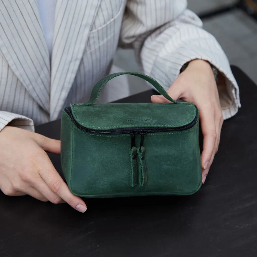 Makeup bag Timeless made from vintage leather - INCARNE® Global