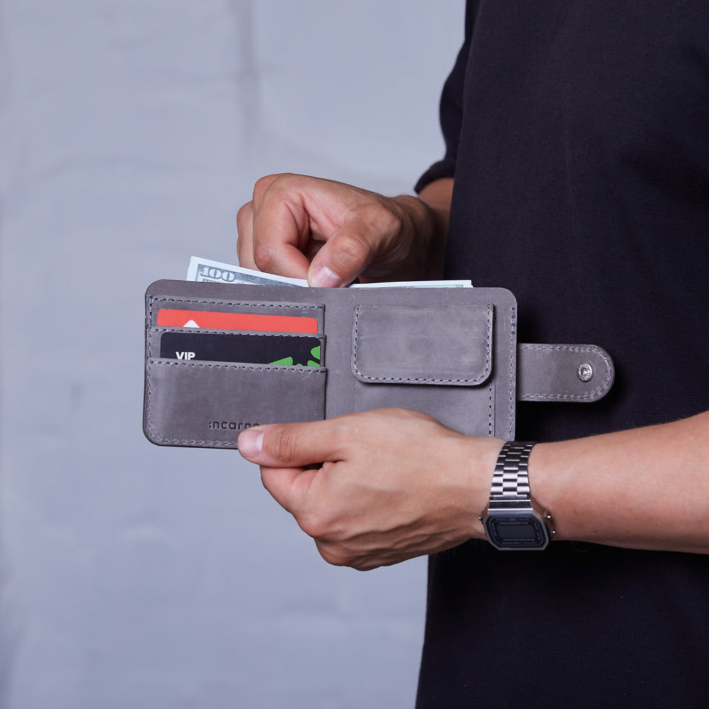 Mini Jack RFID-blocking wallet made from vintage leather