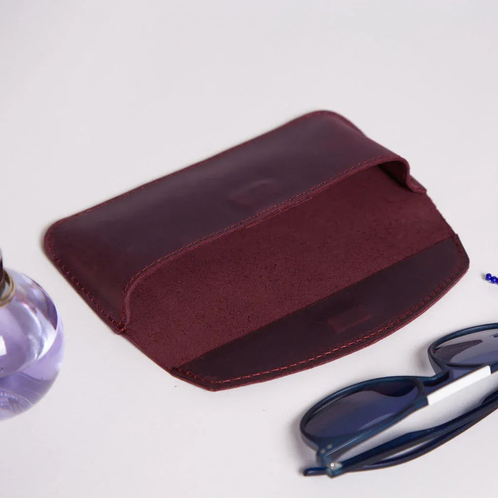 Ellet vintage leather eyeglass case - INCARNE® Global