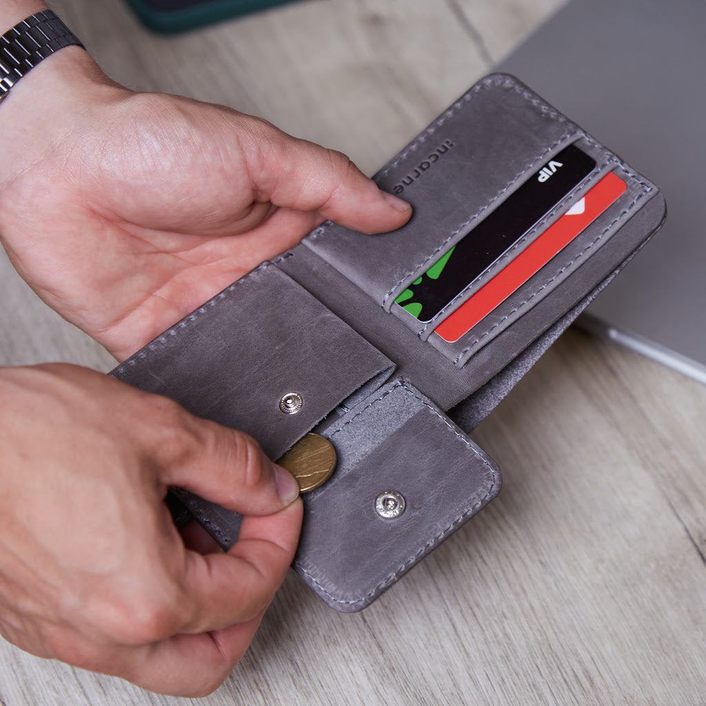 Mini Jack RFID-blocking wallet made from vintage leather