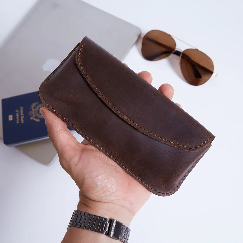 Ellet vintage leather eyeglass case - INCARNE® Global