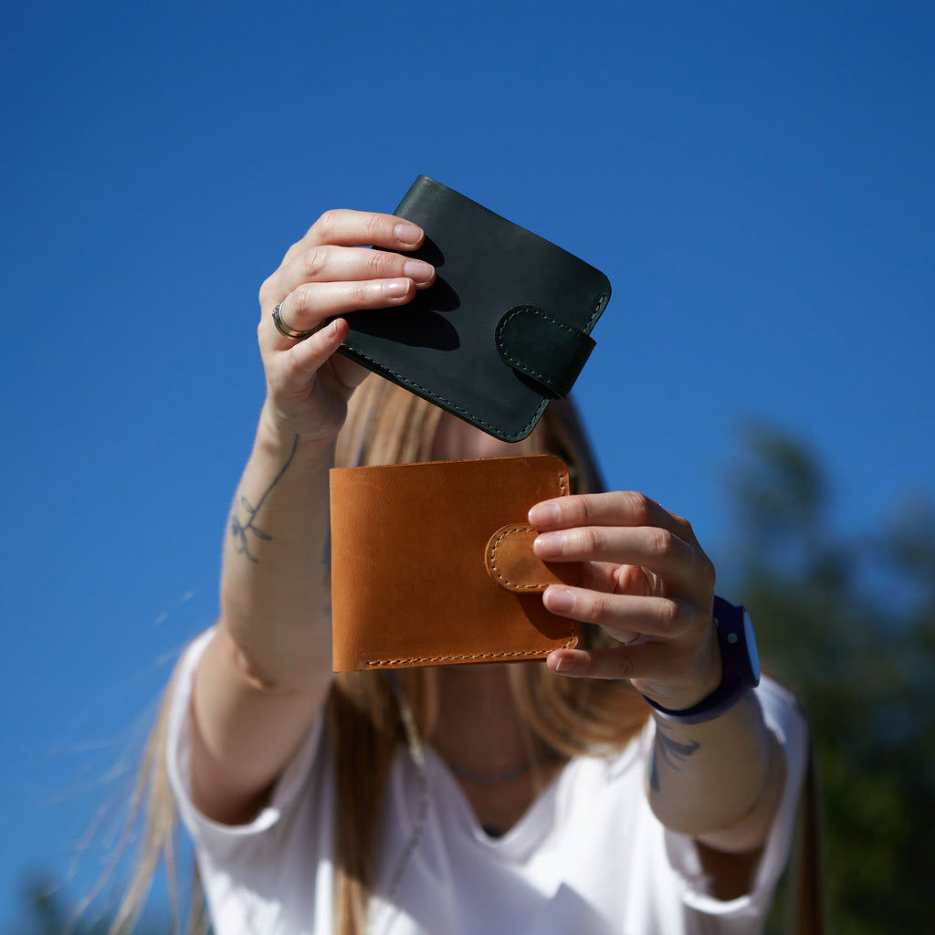 Mini Jack RFID-blocking wallet made from vintage leather