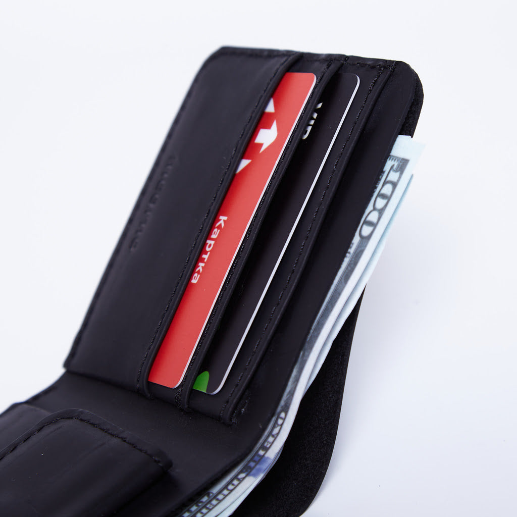 Mini Jack RFID-blocking wallet made from vintage leather