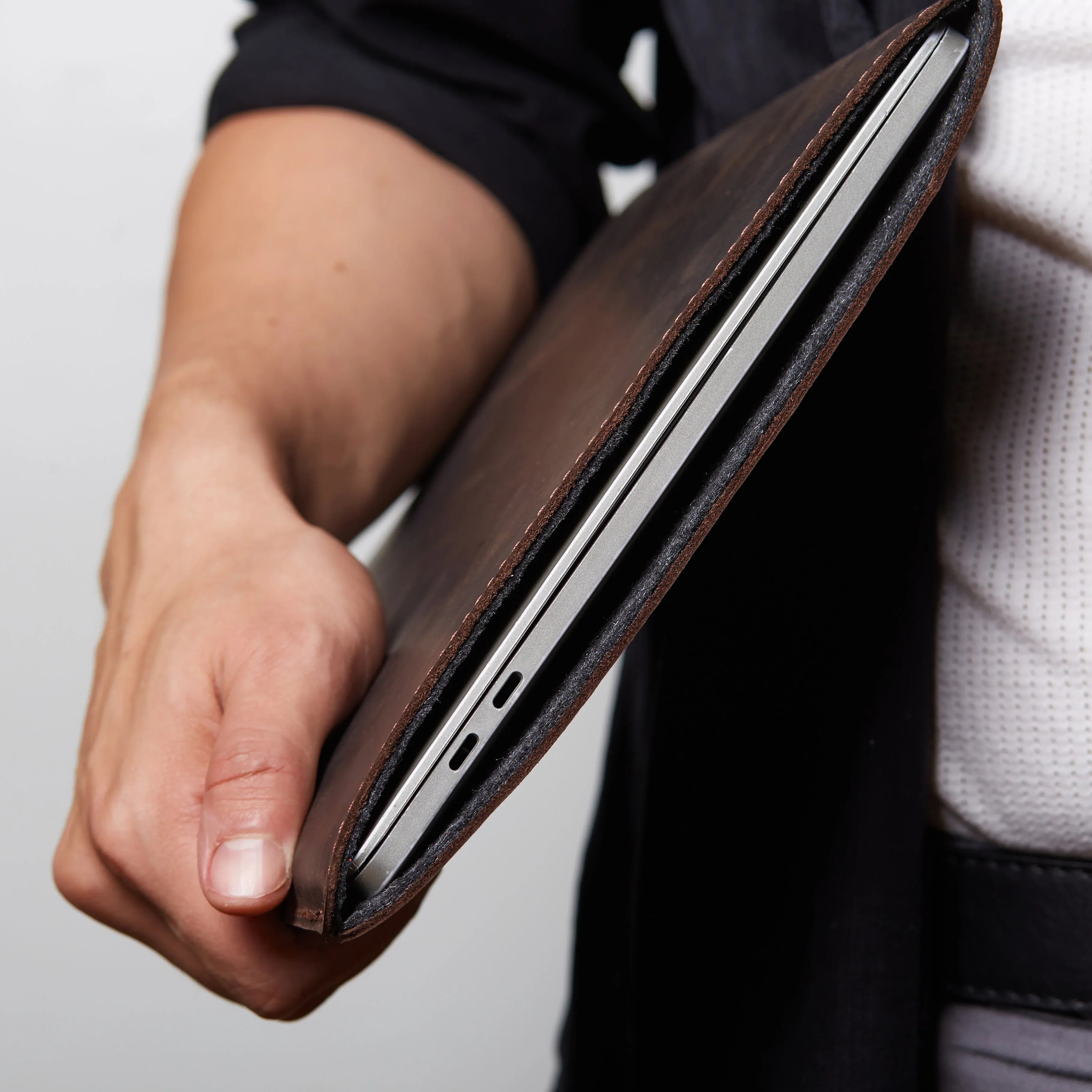 Free Port Plus Laptop Sleeve, Brown (vintage) - INCARNE® Global