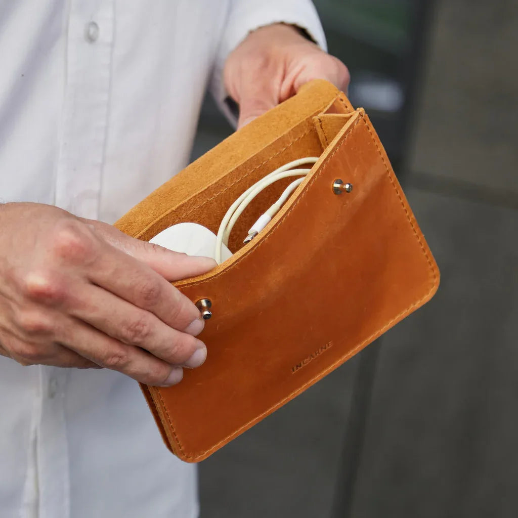 Keep Charger, Cable, and Mouse Organizer in vintage leather - INCARNEĀ® Global