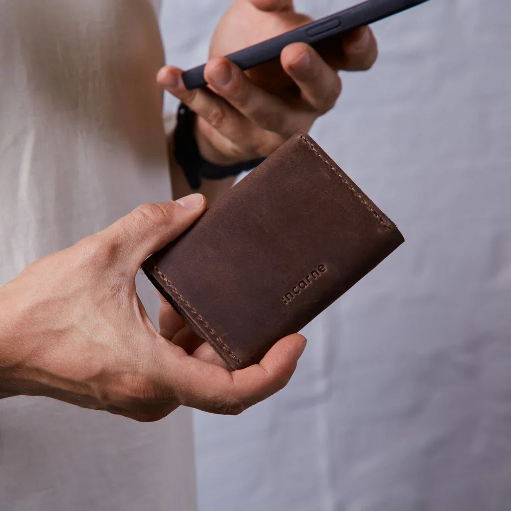 Lean compact wallet made of vintage leather - INCARNE® Global