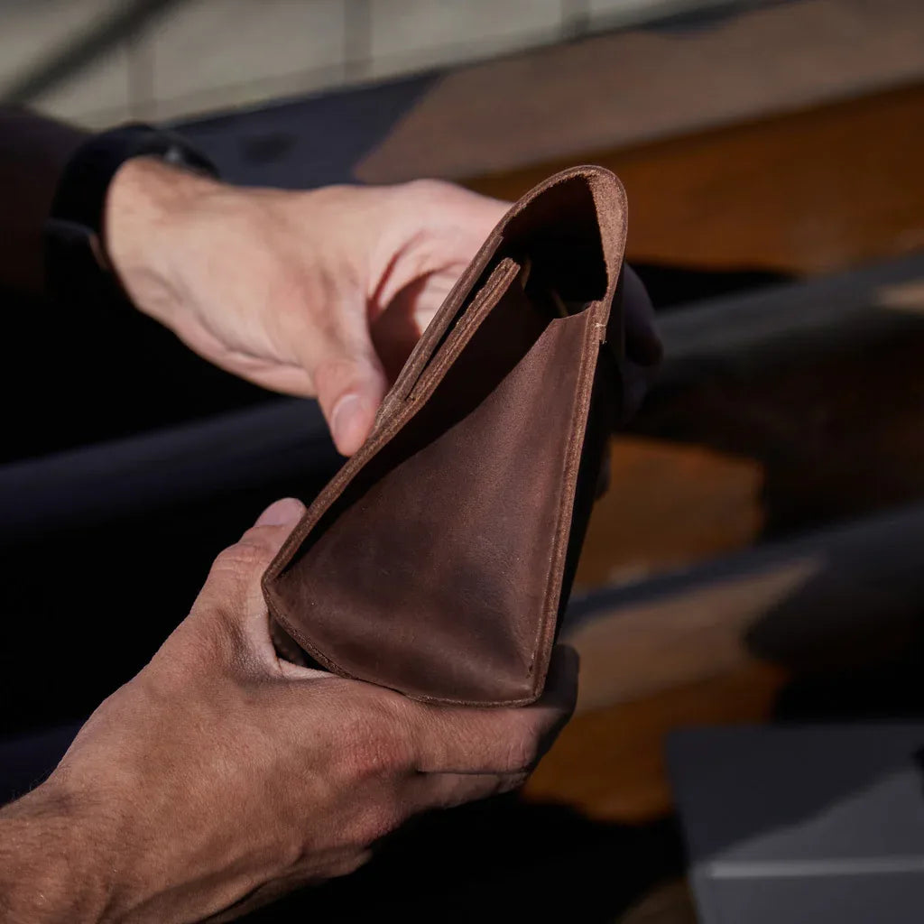 Wire Keeper Leather Organizer for Cables, Mouse, Adapters - INCARNE® Global