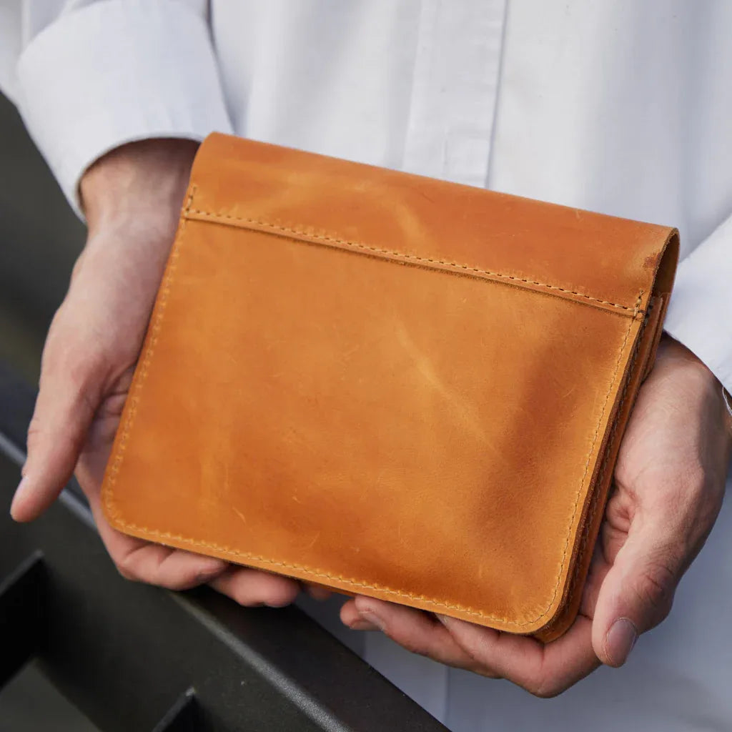 Keep Charger, Cable, and Mouse Organizer in vintage leather - INCARNEĀ® Global