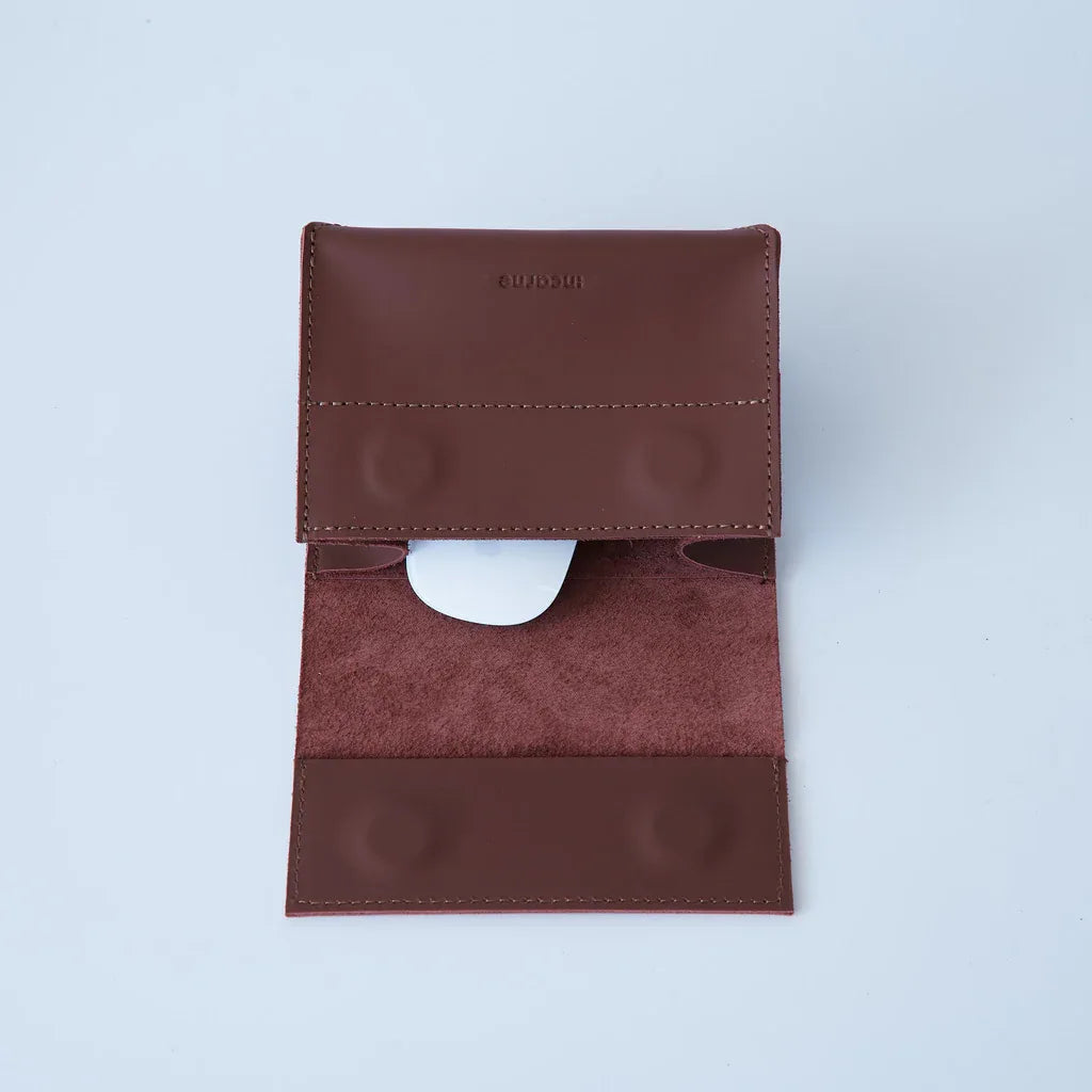 Wire Keeper Organizer for Cables, Mouse, Adapters in Classic Leather - INCARNE® Global