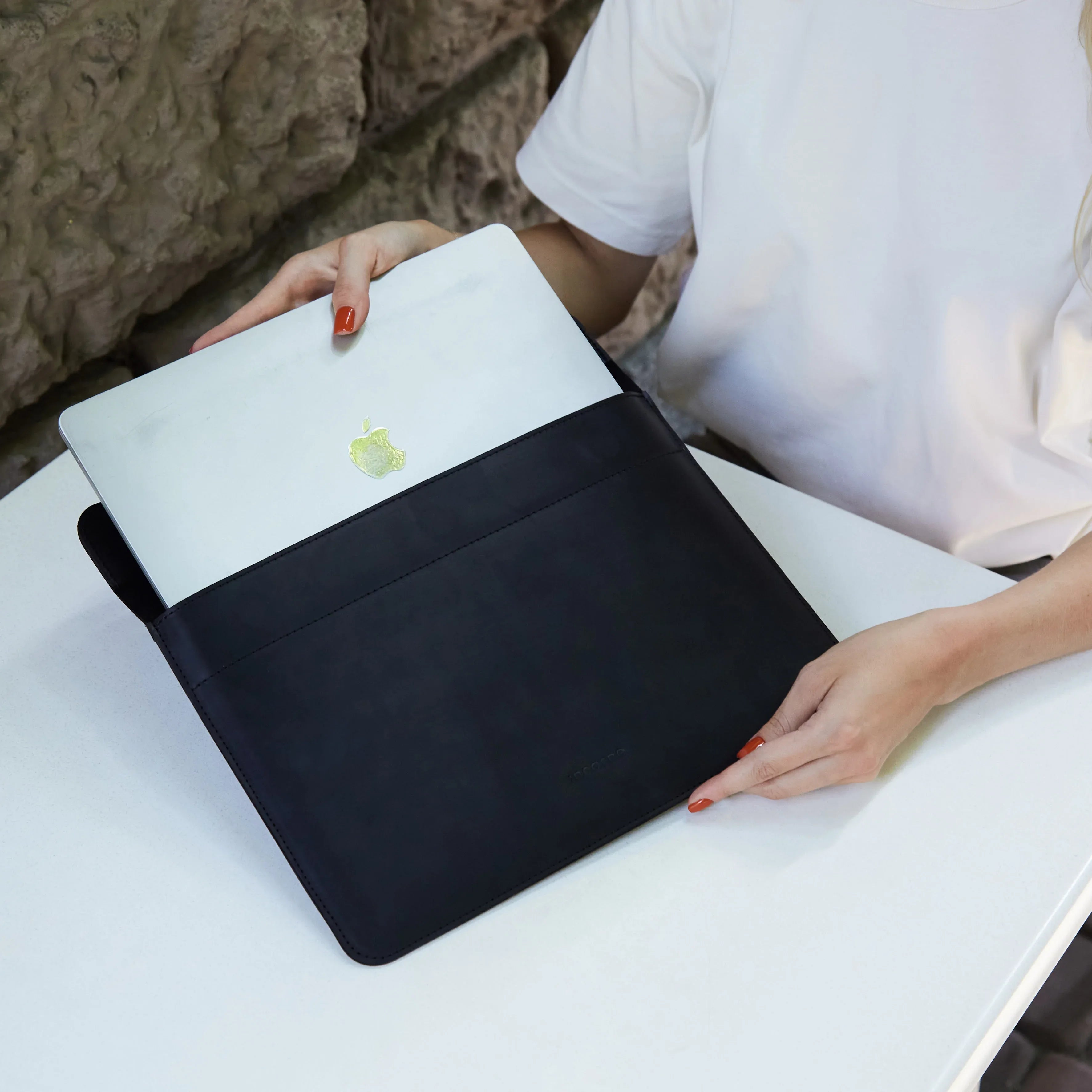 Klouz Laptop Sleeve, Black (vintage) - INCARNE® Global