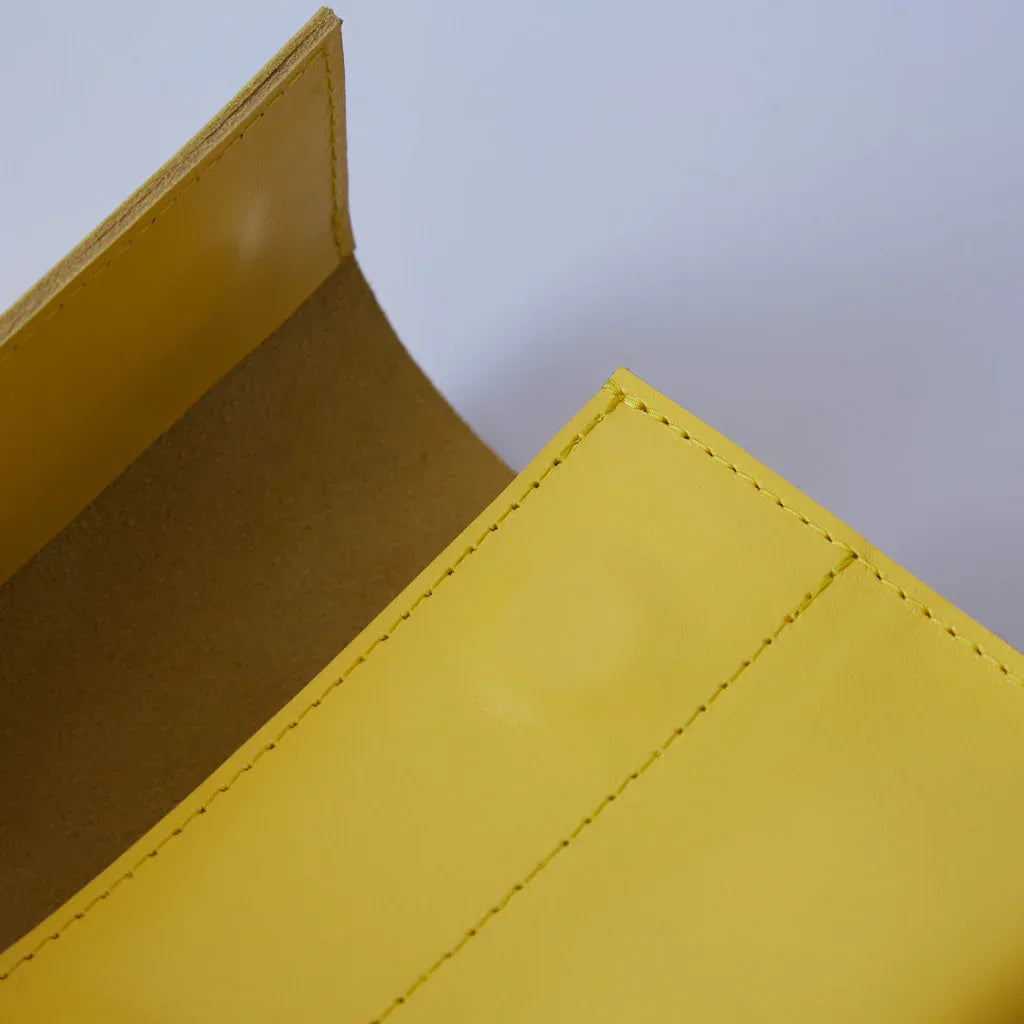 Wire Keeper Organizer for Cables, Mouse, Adapters in Classic Leather - INCARNE® Global