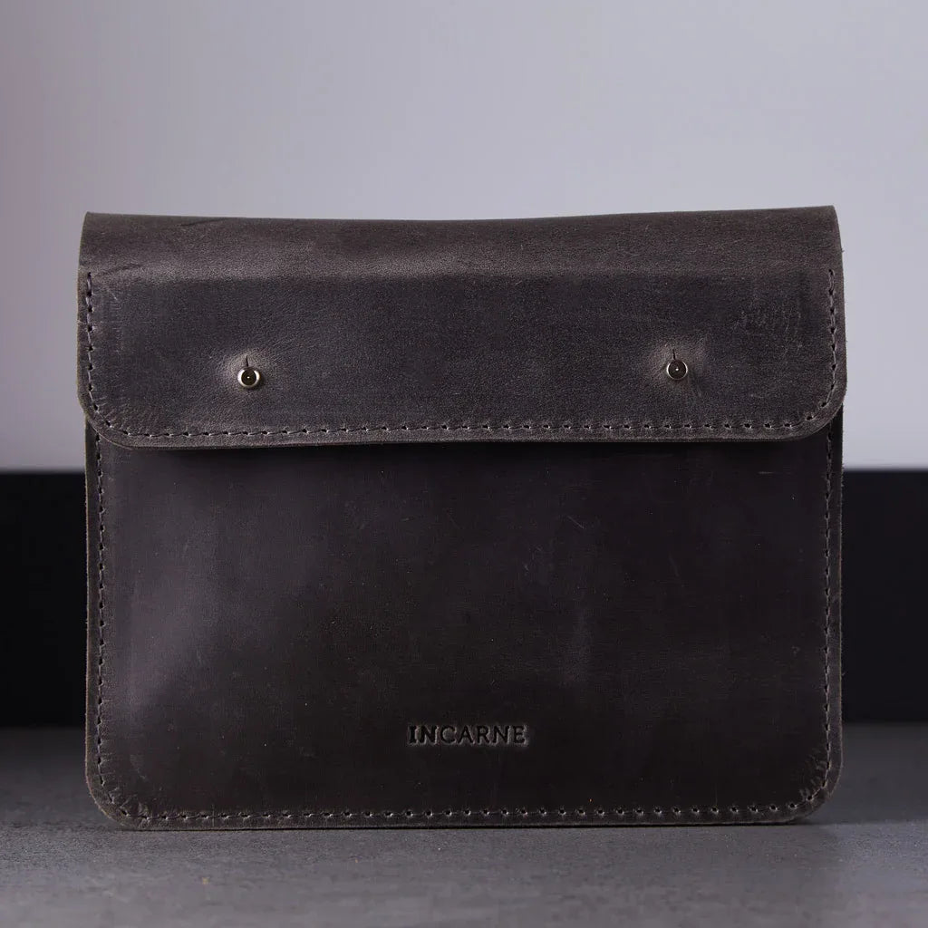 Keep Charger, Cable, and Mouse Organizer in vintage leather - INCARNEĀ® Global