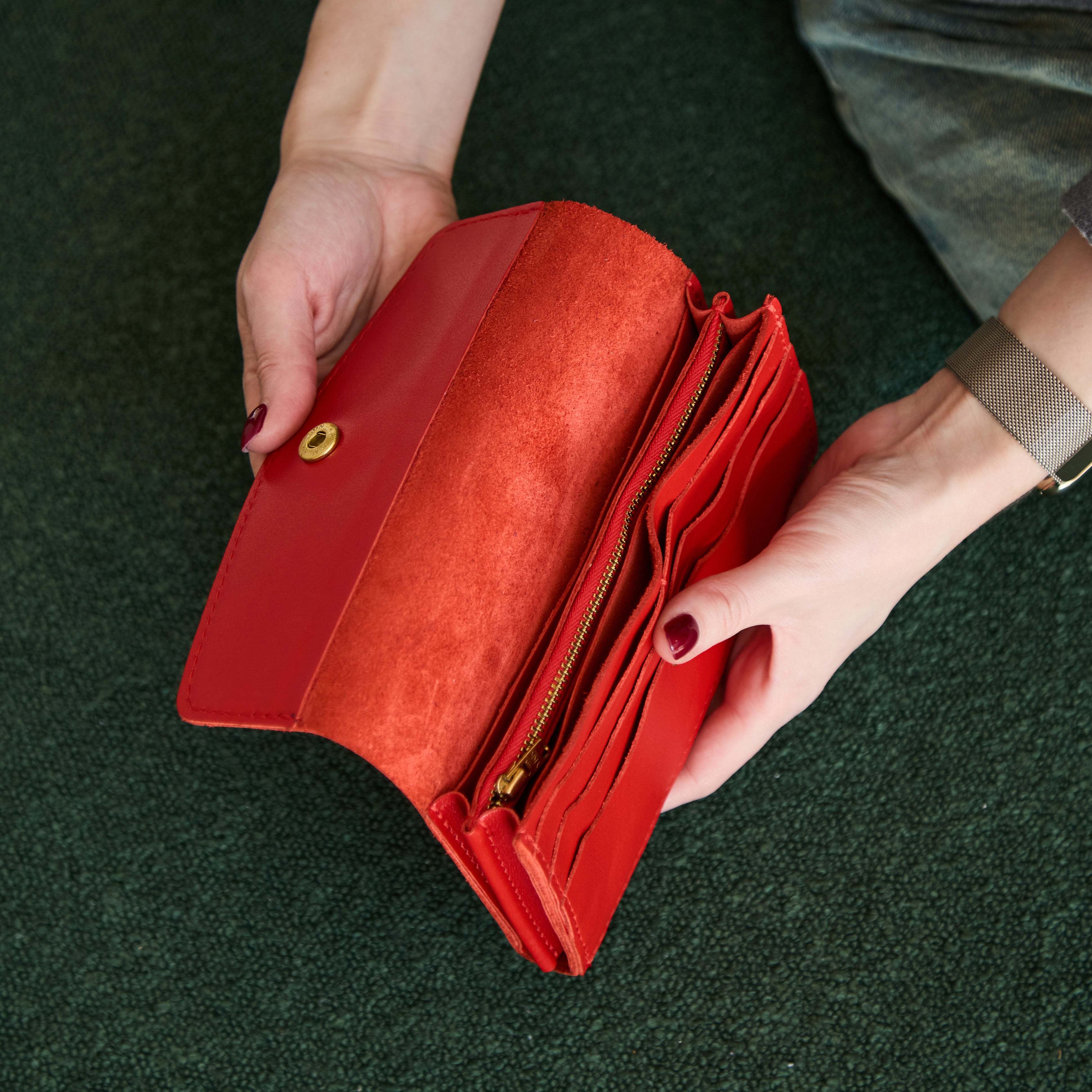 Simple wallet-clutch
