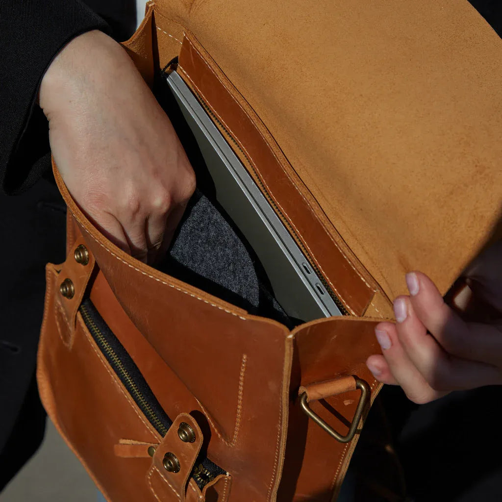 Brit Convertible Laptop Backpack - INCARNE® Global