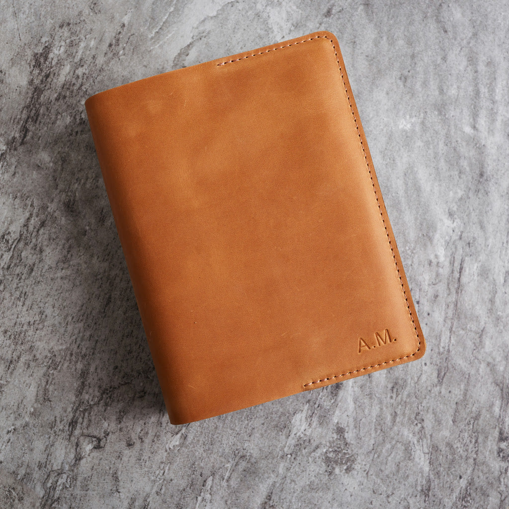 Funda de cuero de la Santa Biblia
