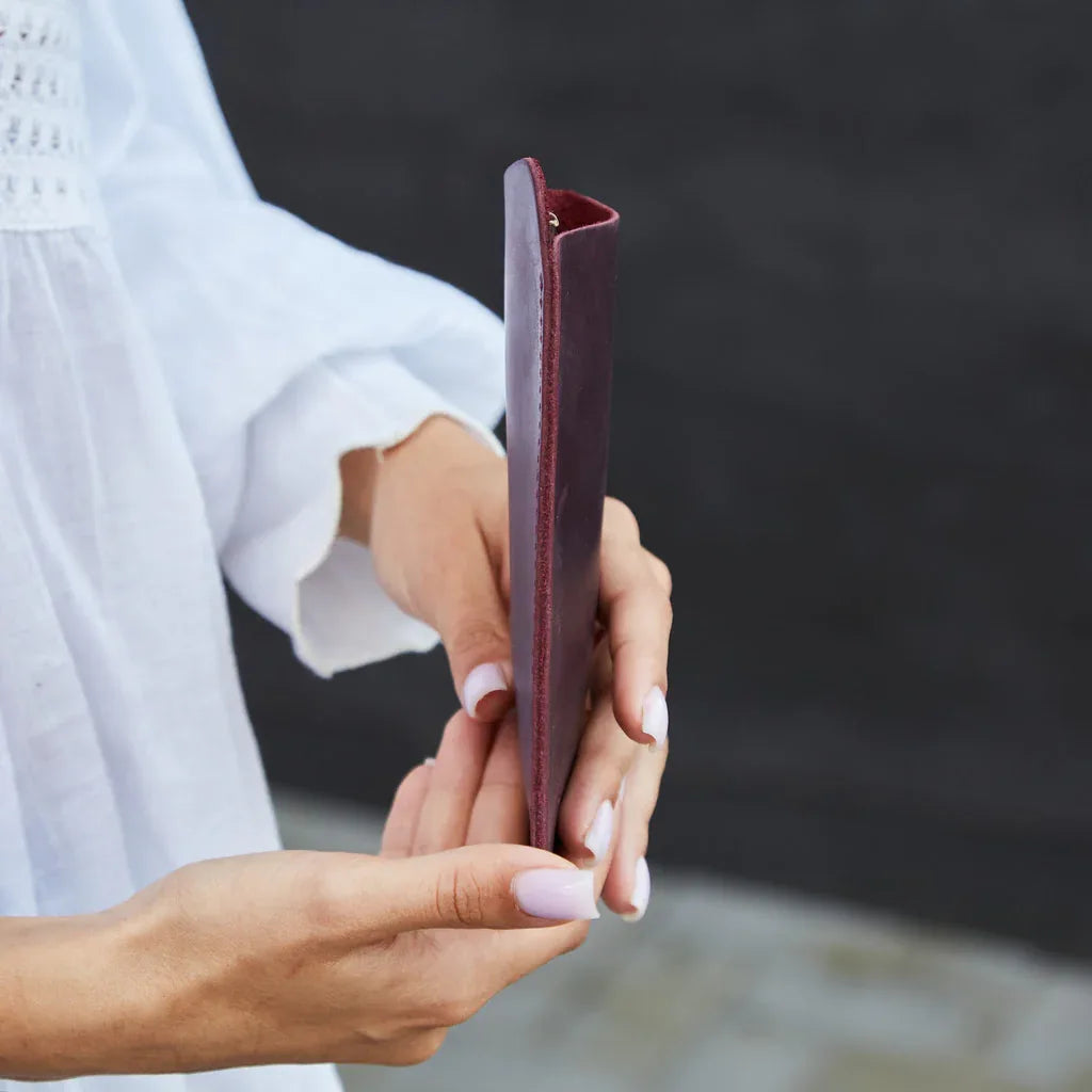 Catch Leather Eyeglass Case - INCARNEĀ® Global