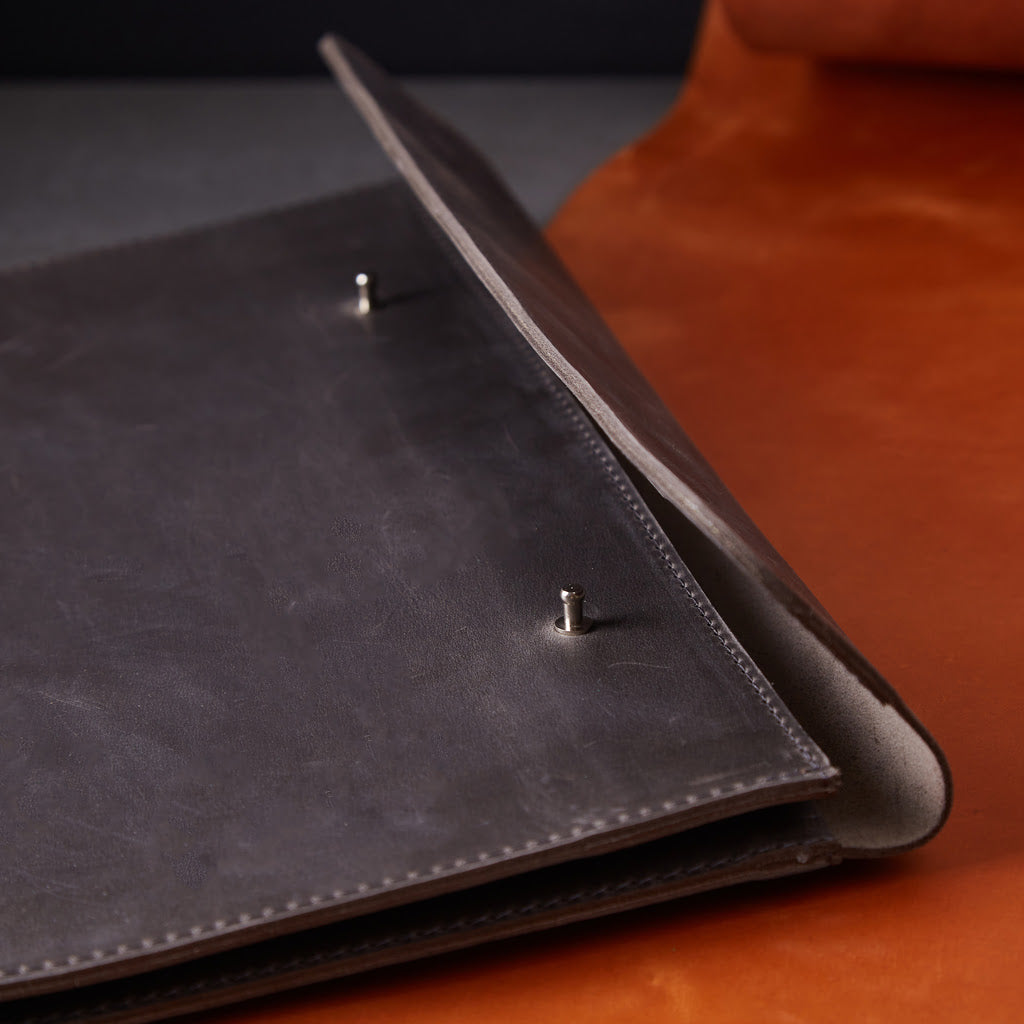 POCHETTE EN CUIR POUR TABLETTE NEAT