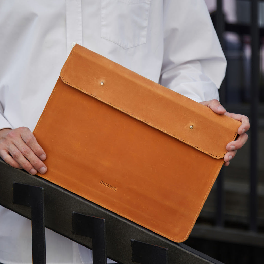 POCHETTE EN CUIR POUR TABLETTE NEAT