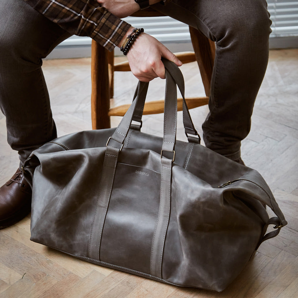 Todo en bolsa de viaje de cuero