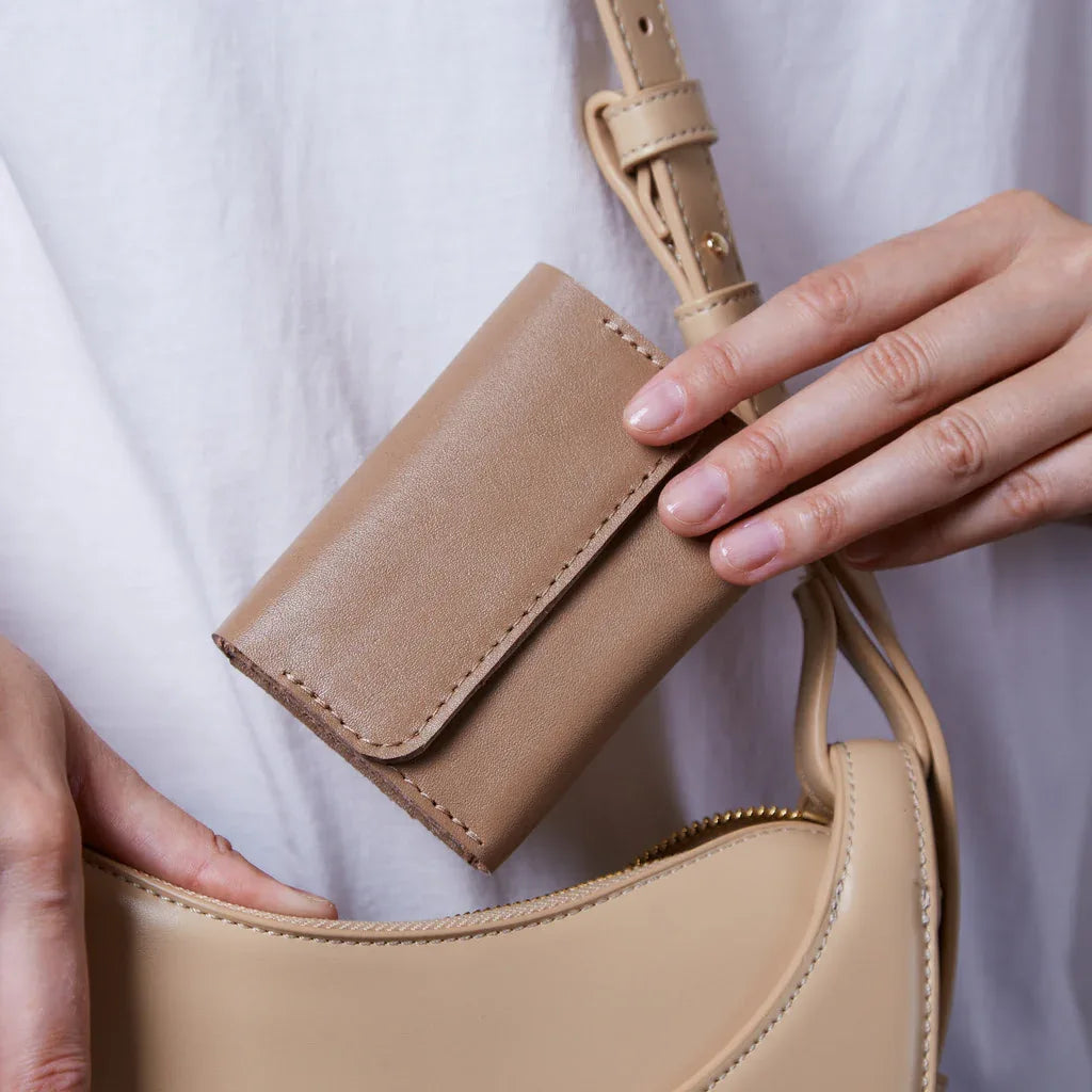 Lean compact wallet made of classic leather - INCARNE® Global