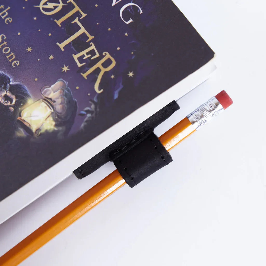 Magnetic bookmark made from vintage leather - INCARNE® Global