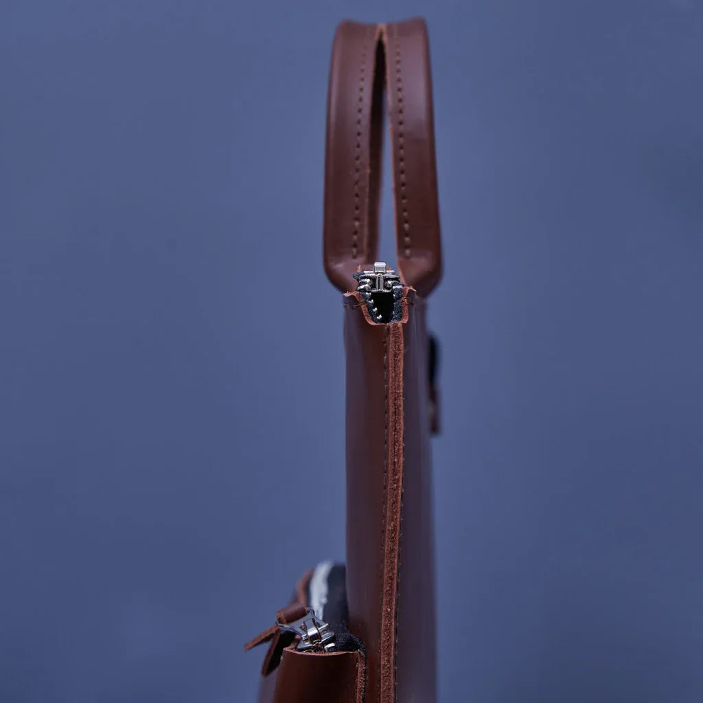 Maryland iPad Pro Sleeve with Handles in classic leather - INCARNE® Global