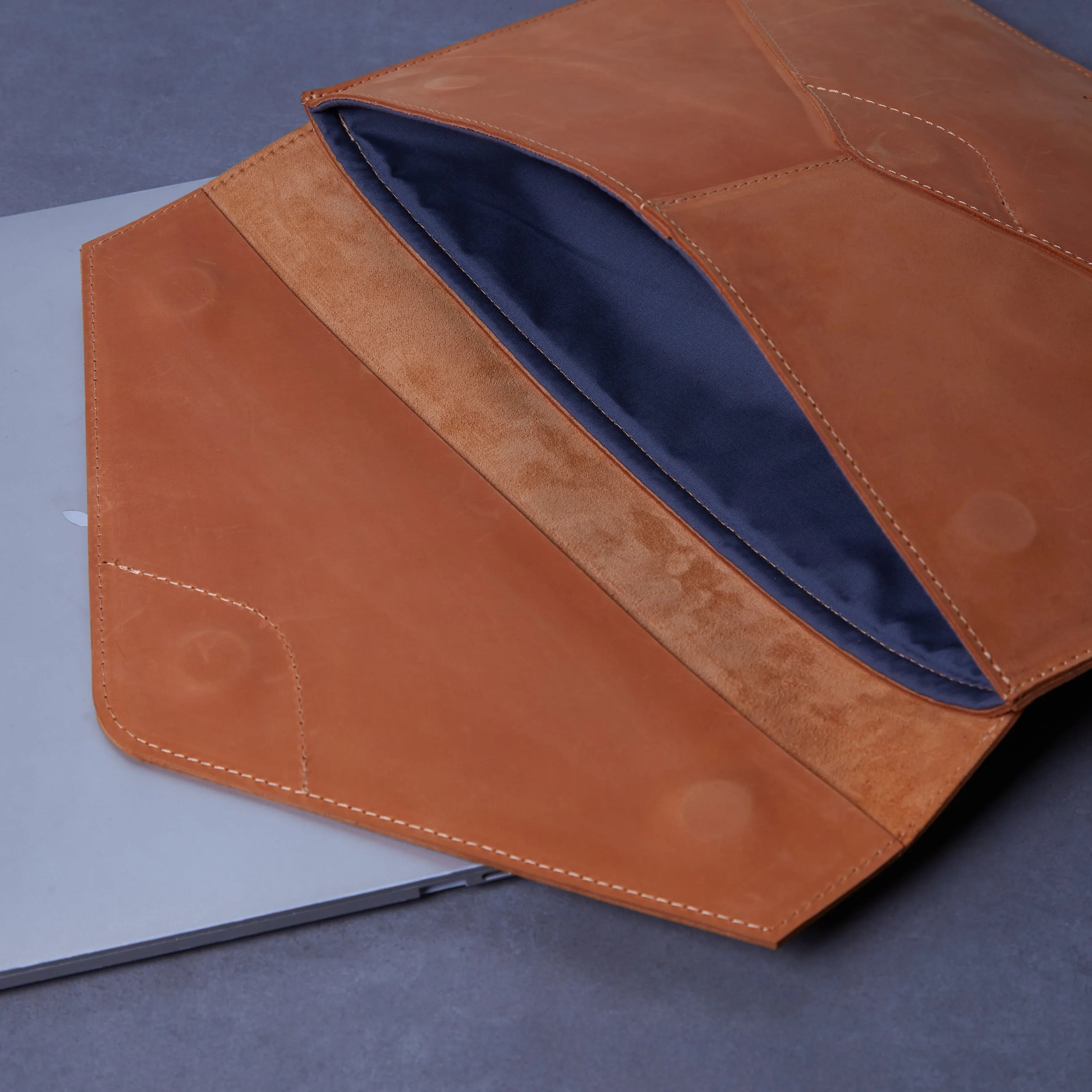 Message Case - INCARNE® Ukraine