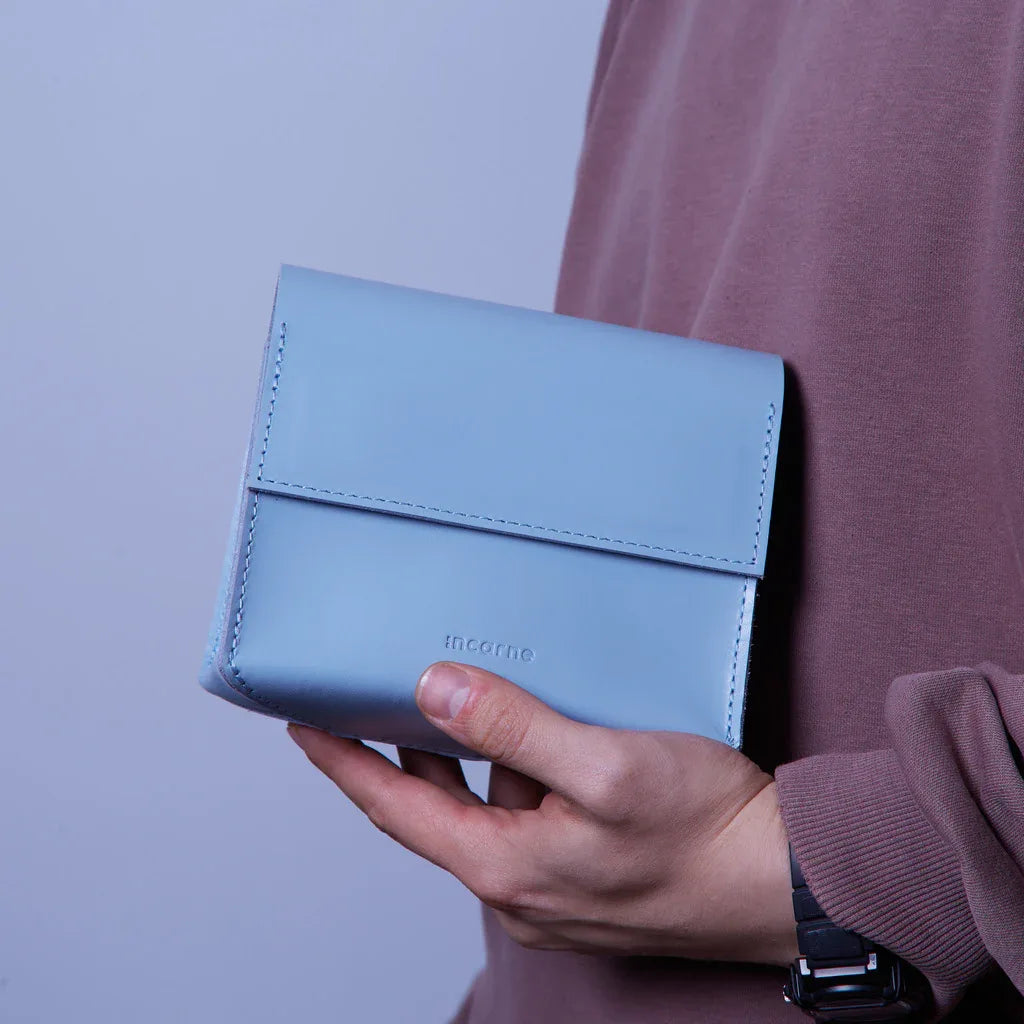 Wire Keeper Organizer for Cables, Mouse, Adapters in Classic Leather - INCARNE® Global