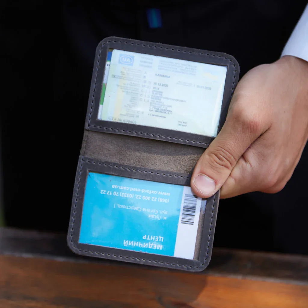 Leather holder for ID card and driver's license - INCARNE® Global
