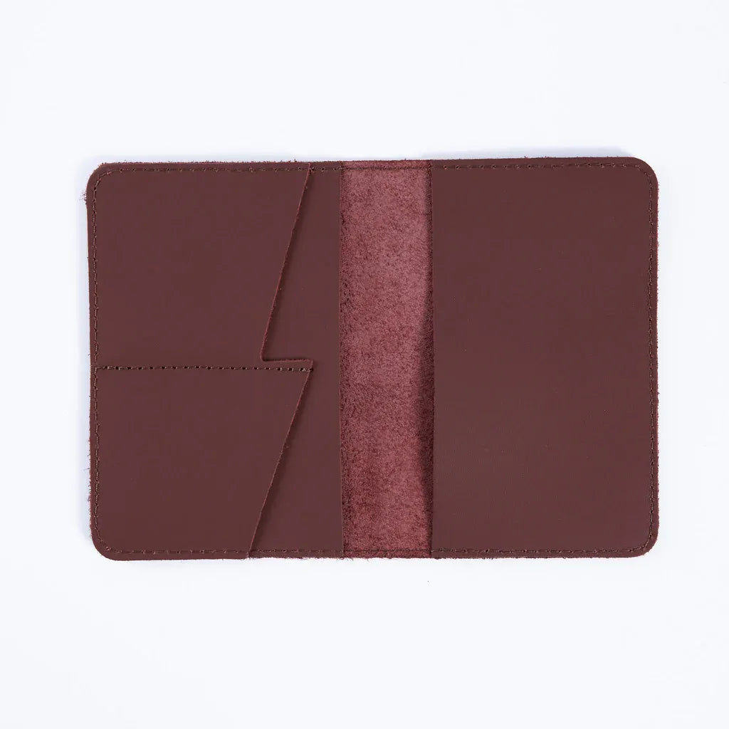 Passport Cover with the national symbol of Canada Made from Classic Leather - INCARNE® Global