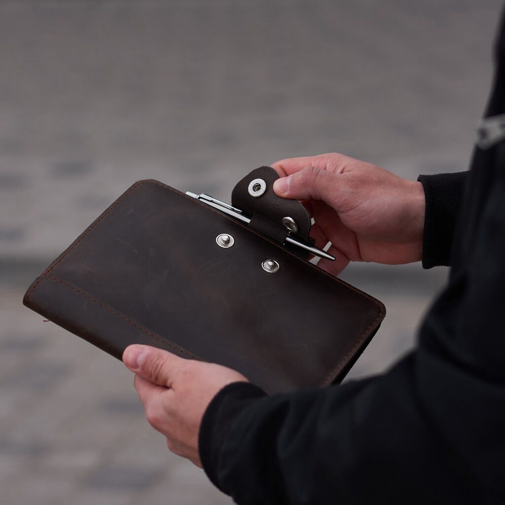 Lederportfolio-Organizer für ein Notebook