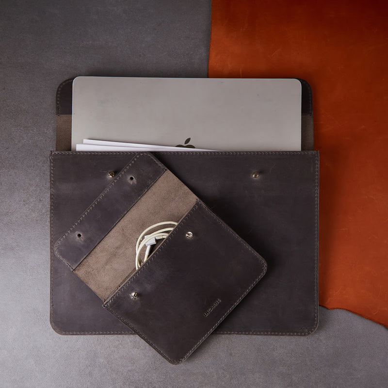 Geschenkset: Neat Laptoptasche + Keep Kabel-Organizer – INCARNE Leather