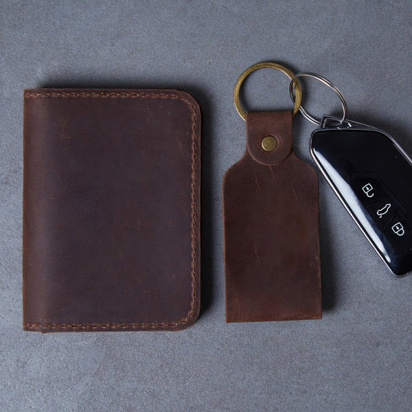 Подаръчен комплект: капак за шофьорска книжка + ключодържател от естествена кожа