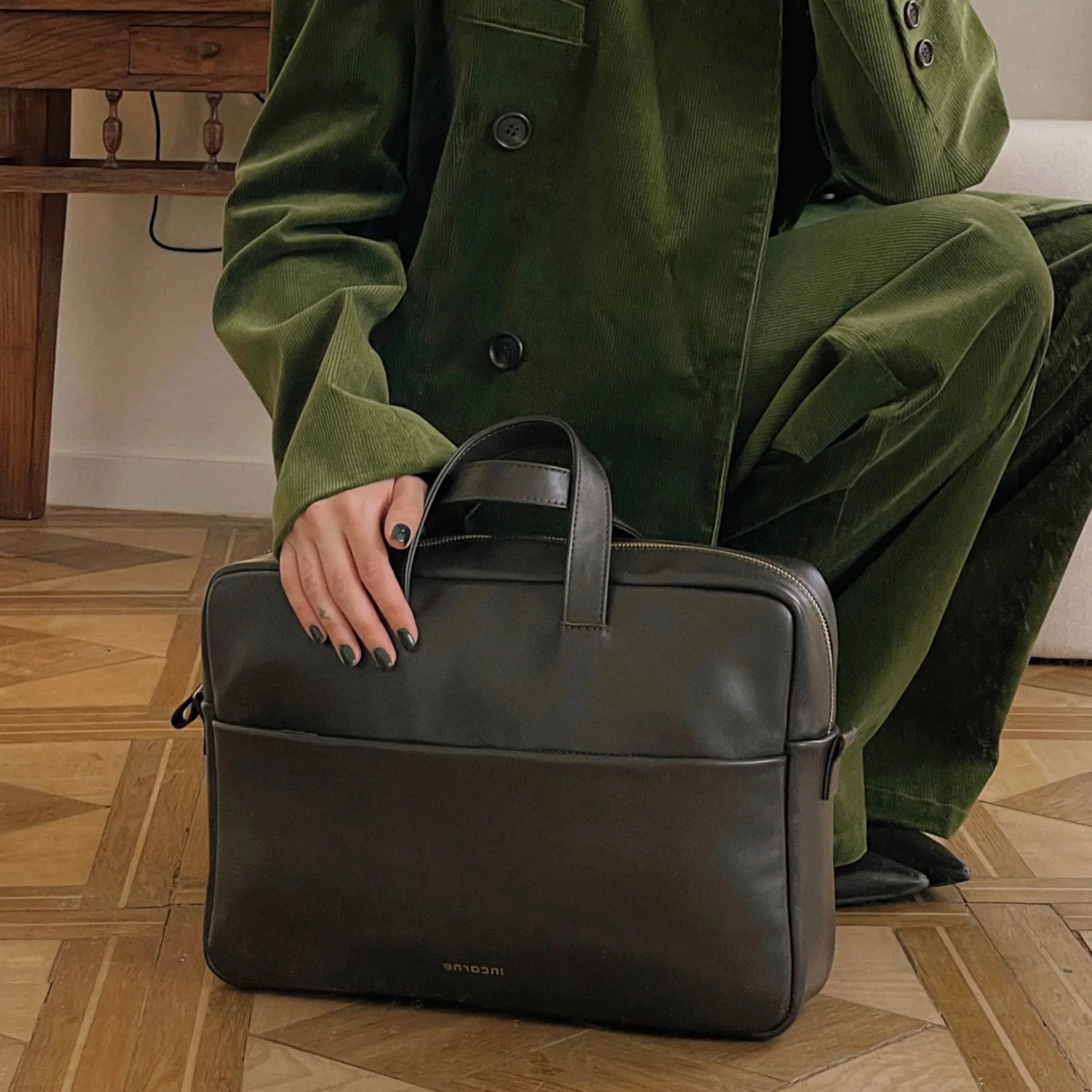 Chocolate-colored travel bag with laptop pocket — Brief, for men