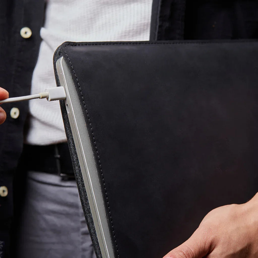 Free Port Plus case - INCARNE® Ukraine