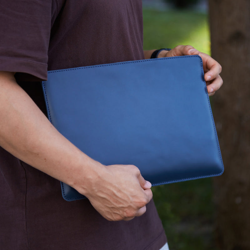 iPad sleeve in Classic Leather — Gamma Plus