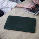 Kožený obal na MacBook s plstěnou podšívkou — Gamma Plus