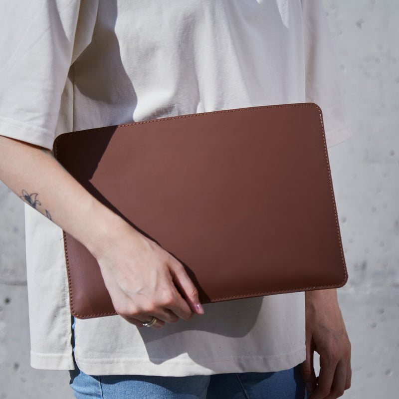 iPad sleeve in Classic Leather — Gamma Plus