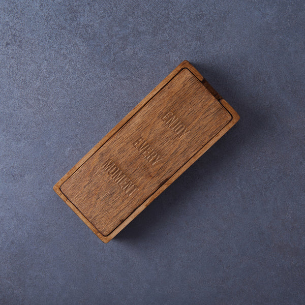 Geschenkbox aus Holz für den Schlüsselanhänger "Memories"