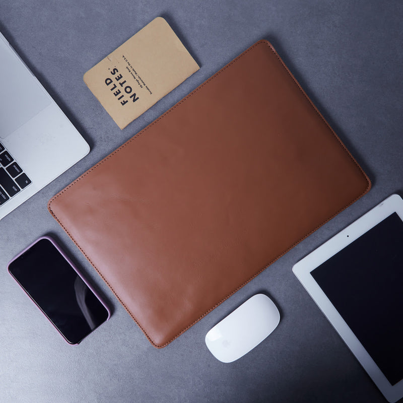 MacBook sleeve in Classic Leather — Gamma Plus