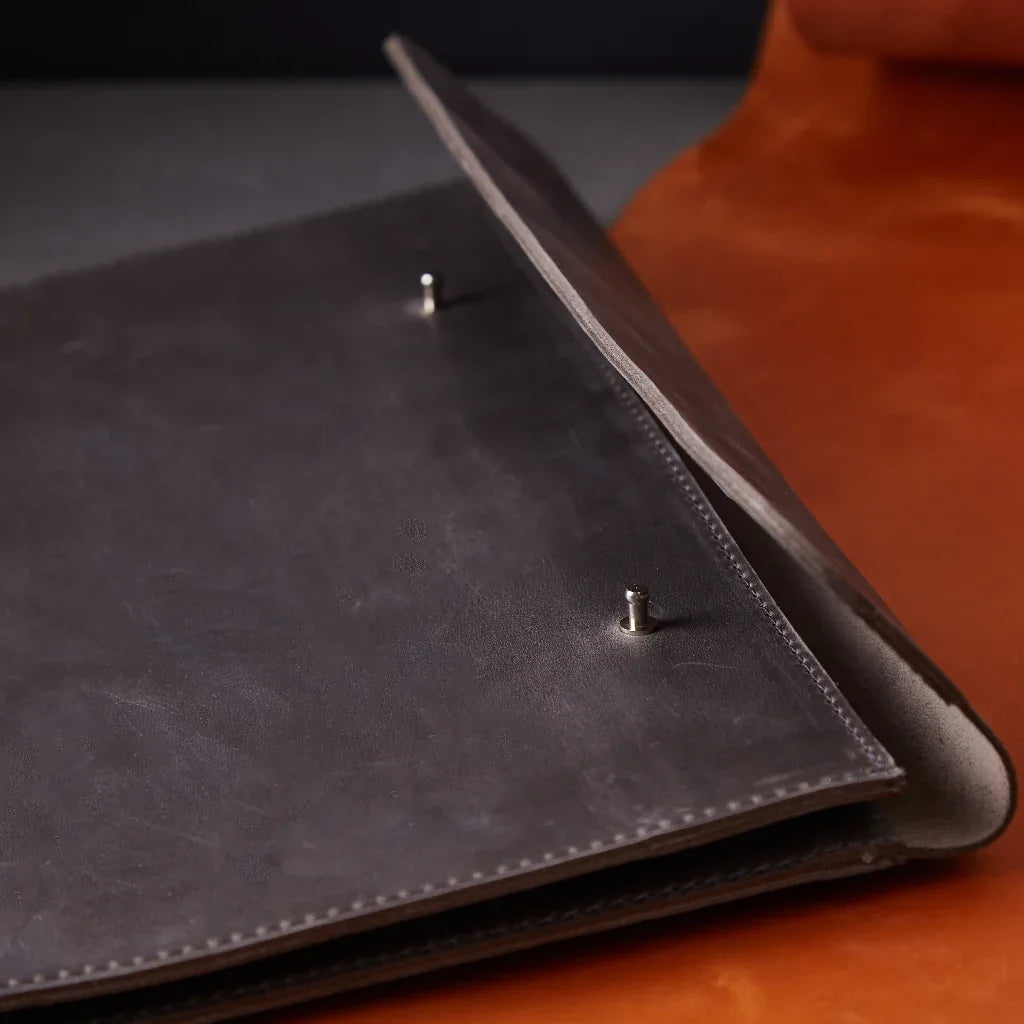 Neat Case - INCARNE® Ukraine