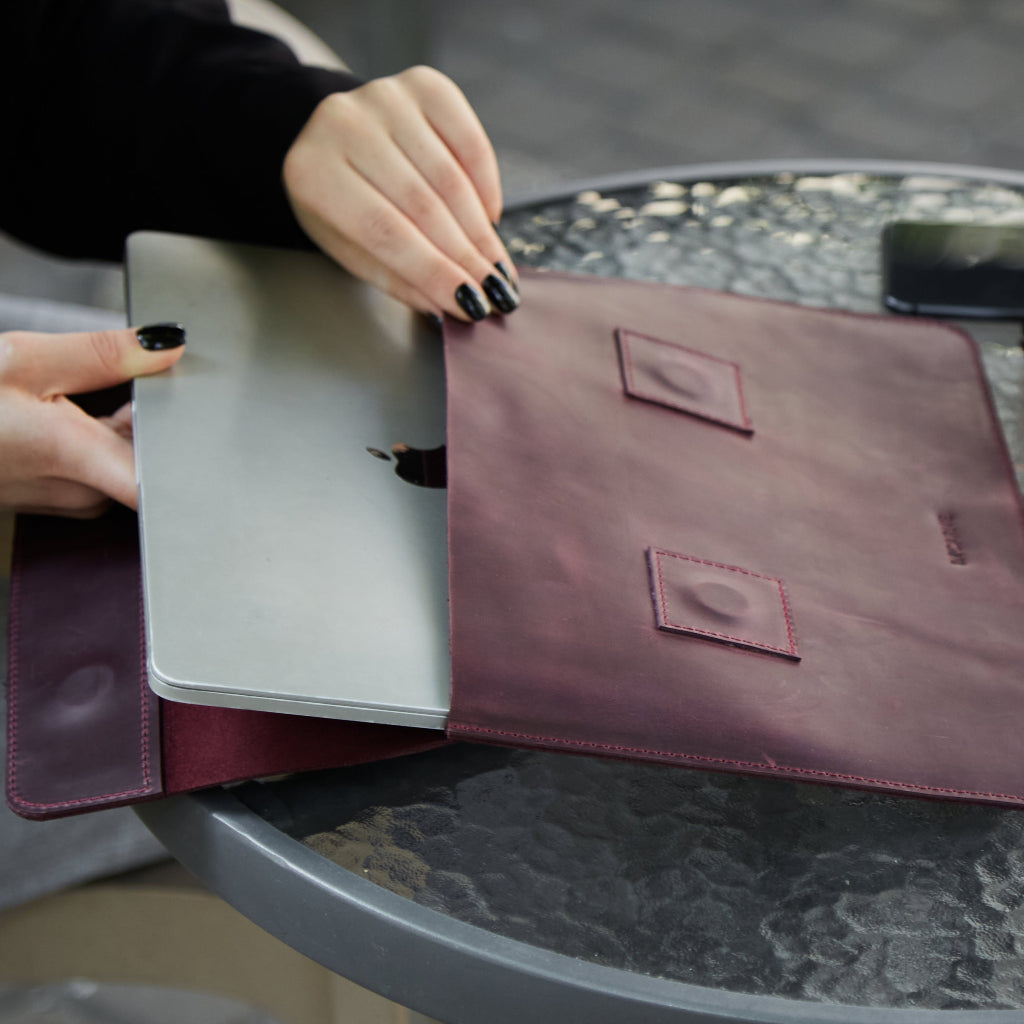 Line Laptop Sleeve, Burgundy (vintage)