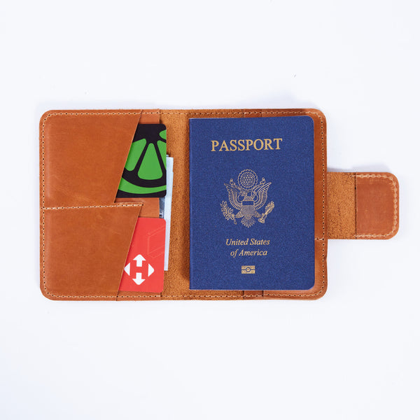 Funda para pasaporte Smart Journey para viajar con AirTag y tarjeteros fabricada en piel vintage