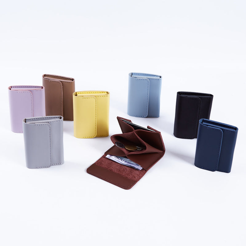 Lean Compact wallet made of classic leather