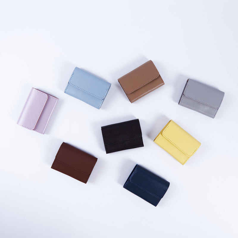 Lean Compact wallet made of classic leather