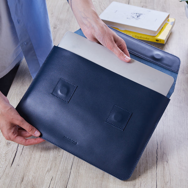 Line Laptop Sleeve Made from Classic Leather without Lining