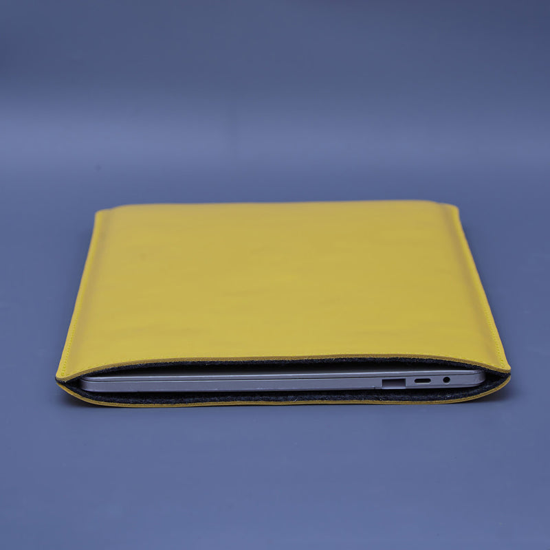 Калъф за MacBook Free Port Plus от класическа кожа