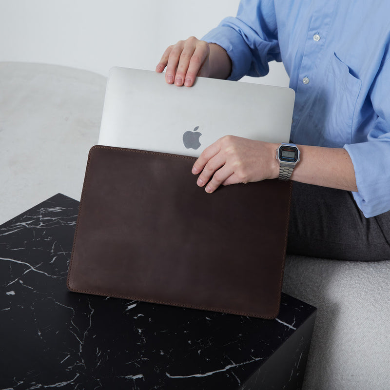 Skórzany pokrowiec na MacBooka z logo Apple - Gamma Plus