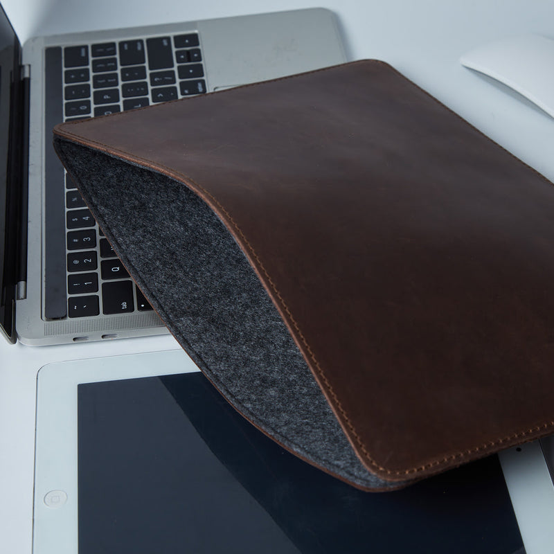 Leather MacBook sleeve with Apple logo — Gamma Plus