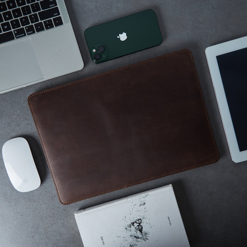 Leather iPad sleeve with Apple logo — Gamma Plus